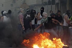 Người dân Palestine biểu tình phản đối bộ phim báng bổ đạo Hồi. (Nguồn: AFP/ TTXVN)