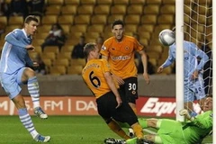 Dzeko nã pháo vào lưới của Wolverhampto. (Nguồn: AP)