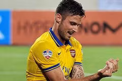 Tiền đạo Oliver Giroud ăn mừng bàn thắng vào lưới đội tuyển Việt Nam. (Nguồn: The Sun)