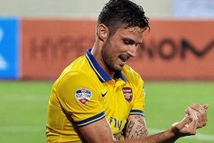 Tiền đạo Oliver Giroud ăn mừng bàn thắng vào lưới đội tuyển Việt Nam. (Nguồn: The Sun)