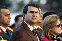 Tổng thống mới của Paraguay (giữa), ông Federico Franco. (Nguồn: Reuters)