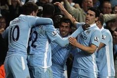 Tevez chung vui cùng các đồng đội. (Nguồn: Reuters)