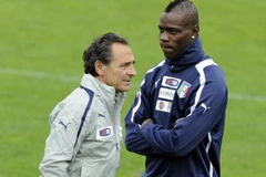 Prandelli muốn chứng kiến Balotelli - Messi so găng