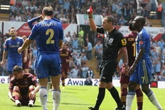 Ivanovic nhận thẻ đỏ trực tiếp sau pha vào bóng thô bạo. (Nguồn: Getty)