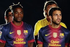 Alex Song hội ngộ Fabregas tại Barcelona. (Nguồn: Getty)