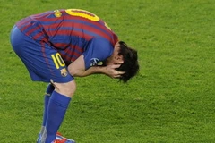 Messi ôm mặt đau đớn đón nhận thất bại. (Nguồn: Getty)