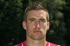 Chuyển nhượng 2/7: M.U nhận tin buồn từ Strootman