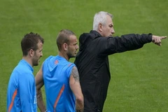 Huấn luyện viên Bert van Marwijk và các học trò đã sẵn sàng cho EURO. (Nguồn: Getty) 