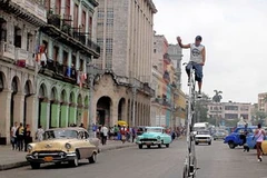 Ông Felix Guirola trên chiếc xe đạp khổng lồ của mình. (Nguồn: AP)