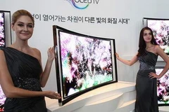 Mẫu TV OLED cong 55 inch. (Nguồn: AP)