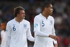 Phil Jones (trái) và Smalling trong màu áo của tuyển Anh. (Nguồn: Getty)