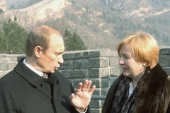 Hình ảnh ông Putin và vợ khi còn sát cánh bên nhau