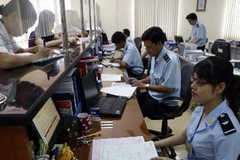 Hải quan Hà Nội mở tờ khai hàng hóa XNK cho doanh nghiệp. (Ảnh: Phạm Hậu/TTXVN)