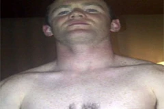 Rooney tỉa lông ngực thành hình số 19. (Nguồn: Internet)