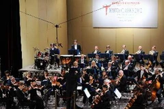 Dàn nhạc thính phòng Vienna biểu diễn trong đêm hòa nhạc cổ điển Toyota 2012. (Ảnh: Minh Đức/TTXVN)