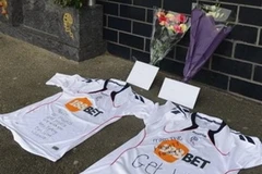 Cầu nguyện cho Mumba. (Nguồn: AP)