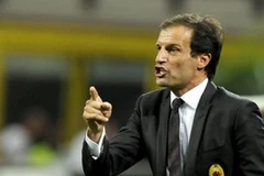 Max Allegri tiếc rẻ pha sút bóng trúng cột của Niang