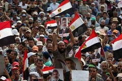 Biểu tình bày tỏ sự ủng hộ Tổng thống bị phế truất Mohamed Morsi tại Cairô ngày 9/7. (Nguồn: AFP/TTXVN)