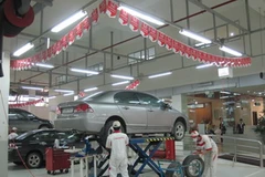 Bảo dưỡng xe tại đại lý của Honda. (Ảnh: Văn Xuyên/Vietnam+)