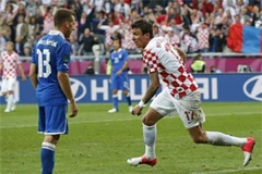 Mandzukic ăn mừng sau bàn thắng gỡ hòa. (Nguồn: AP)