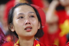 Khán giả buồn bã rời sân sau khi U19 Việt Nam thua trận