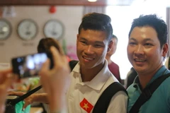 U19 HAGL Arsenal JMG di chuyển 2 đợt vì máy bay bầu Đức quá nhỏ