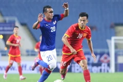 [Photo] Văn Quyết xứng đáng đá chính, Công Vinh cần thêm thời gian