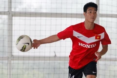 Đội tuyển tập bóng ném, Quang Hải làm “người mẫu” 