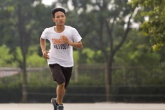 Dù xuất phát sau, "Running man" vẫn đánh bại cả trăm bạn trẻ 