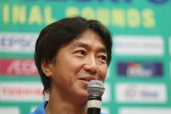 HLV Miura: Tôi không bị áp lực khi để Công Vinh ngồi dự bị 