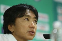 HLV Miura: Chỉ Công Vinh biết cách khai thác hàng thủ tuyển Lào