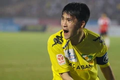 Công Vinh ghi điểm với ông Miura, Sông Lam ngược dòng kỳ diệu