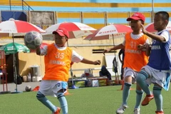 Cựu tuyển thủ Việt Nam dạy bóng đá theo giáo án Nhật