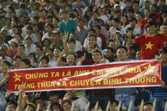 Băng rôn xúc động của cổ động viên trong chiến thắng của U19 HAGL