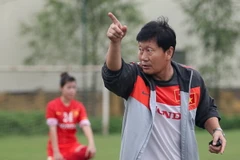 HLV Trần Vân Phát cảnh cáo các học trò: Lên tuyển để ăn cơm à?