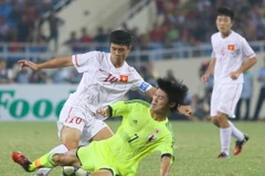 [Photo] Hàng thủ U19 Nhật Bản đã làm gì để ngăn Công Phượng?