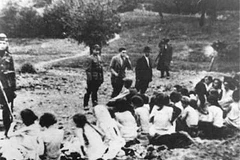 Vụ thảm sát diễn ra tại hẻm núi Babi Yar. (Nguồn: AP)