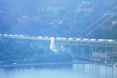 Cầu Ambassador, nối Detroit, bang Michigan của Mỹ với Windsor, bang Ontario của Canada. (Nguồn: Clickondetroit)