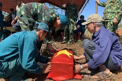 Khảo sát, quy tập hài cốt liệt sỹ. (Nguồn: TTXVN)