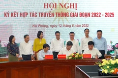 Toàn cảnh lễ ký Chương trình hợp tác truyền thông giai đoạn 2022-2025 giữa Ủy ban Nhân dân thành phố Hải Phòng với Thông tấn xã Việt Nam và Báo Nhân Dân. (Ảnh: Hoàng Ngọc/TTXVN)