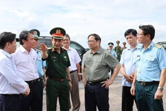 Thủ tướng Phạm Minh Chính kiểm tra, khảo sát dự án nhà ga T3 Cảng hàng không quốc tế Tân Sơn Nhất. (Ảnh: Dương Giang/TTXVN)