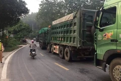 Đoàn xe bỏ chạy khi bị lực lượng chức năng dừng kiểm tra. (Nguồn: Atgt.vn)