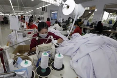 Hoạt động tại một doanh nghiệp dệt may. (Nguồn: TTXVN)