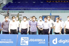 Phó Thủ tướng Chính phủ Vũ Đức Đam kiểm tra công tác chuẩn bị phục vụ SEA Games 31 tại Nhà thi đấu Bắc Giang. (Ảnh: Đồng Thúy/TTXVN)