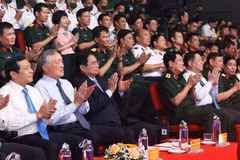Thủ tướng Phạm Minh Chính và các đại biểu dự chương trình 'Khát vọng đại dương xanh.' (Ảnh: Dương Giang/TTXVN)