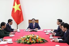 Thủ tướng Phạm Minh Chính điện đàm với Thủ tướng Trung Quốc Lý Khắc Cường. (Ảnh: Dương Giang/TTXVN)