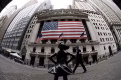Sàn chứng khoán New York, Mỹ. (Ảnh: AFP/TTXVN)