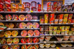 Các loại mỳ ăn liền của Hàn Quốc. (Nguồn: Adventureswithnienie)
