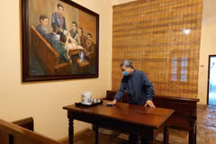 Phòng lưu niệm, nơi ông Nguyễn Phong Sắc cùng các chiến sỹ cộng sản họp bàn thành lập Chi bộ Cộng sản đầu tiên, tháng 3/1929. (Ảnh: Đinh Thuận/TTXVN)