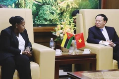 Ông Nguyễn Xuân Ký, Bí thư Tỉnh ủy Quảng Ninh tiếp xã giao Chủ tịch Quốc hội Mozambique Esperanca Laurinda Francisco Nhiuane Bias. (Ảnh: Thanh Vân/TTXVN)